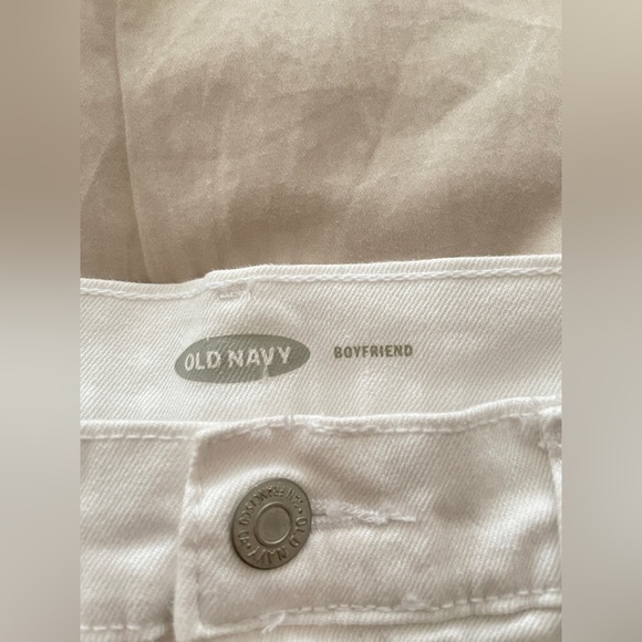 Old Navy Boyfriend White Jean Shorts Size 6 - Picture 3 of 7